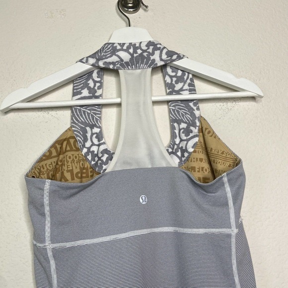 Lululemon Gray and White Wee Stripe Beachy Floral Fossil Top 8 - Picture 6 of 8